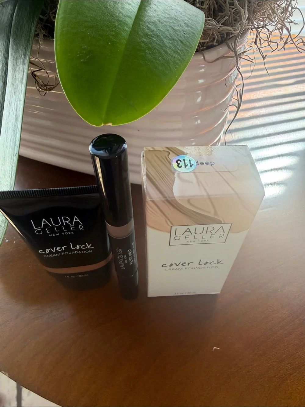 Laura Geller Cover Lock Cream Foundation - Black Packaging